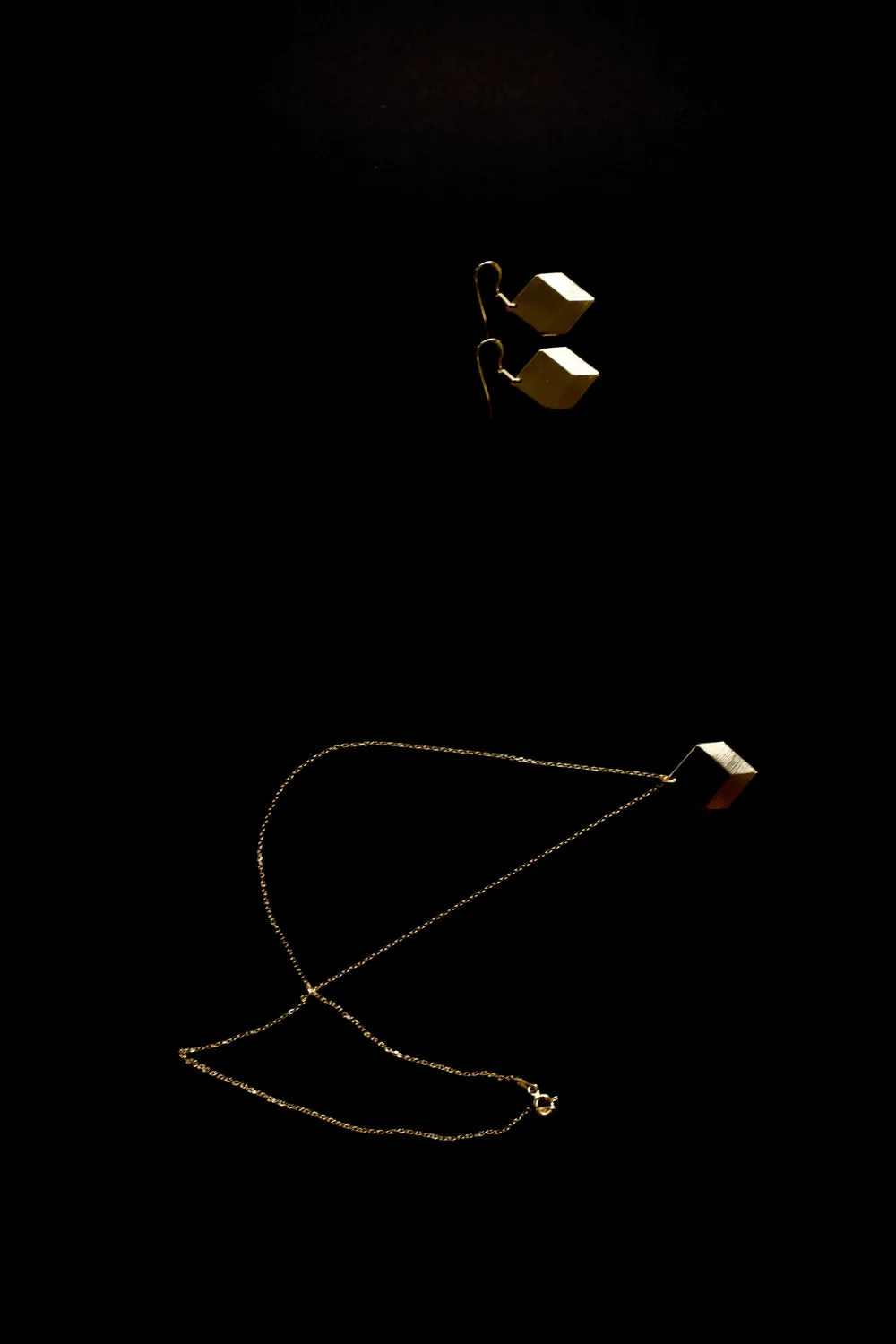 0021_CUBE GOLD NECKLACE