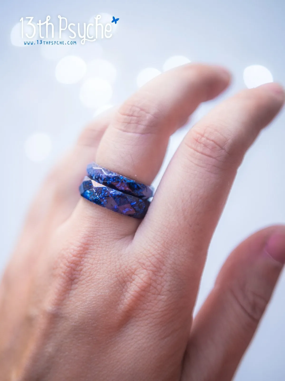 Light blue faceted resin ring with blue flakes