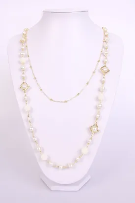 Pearls with square frames with gold and silver chain