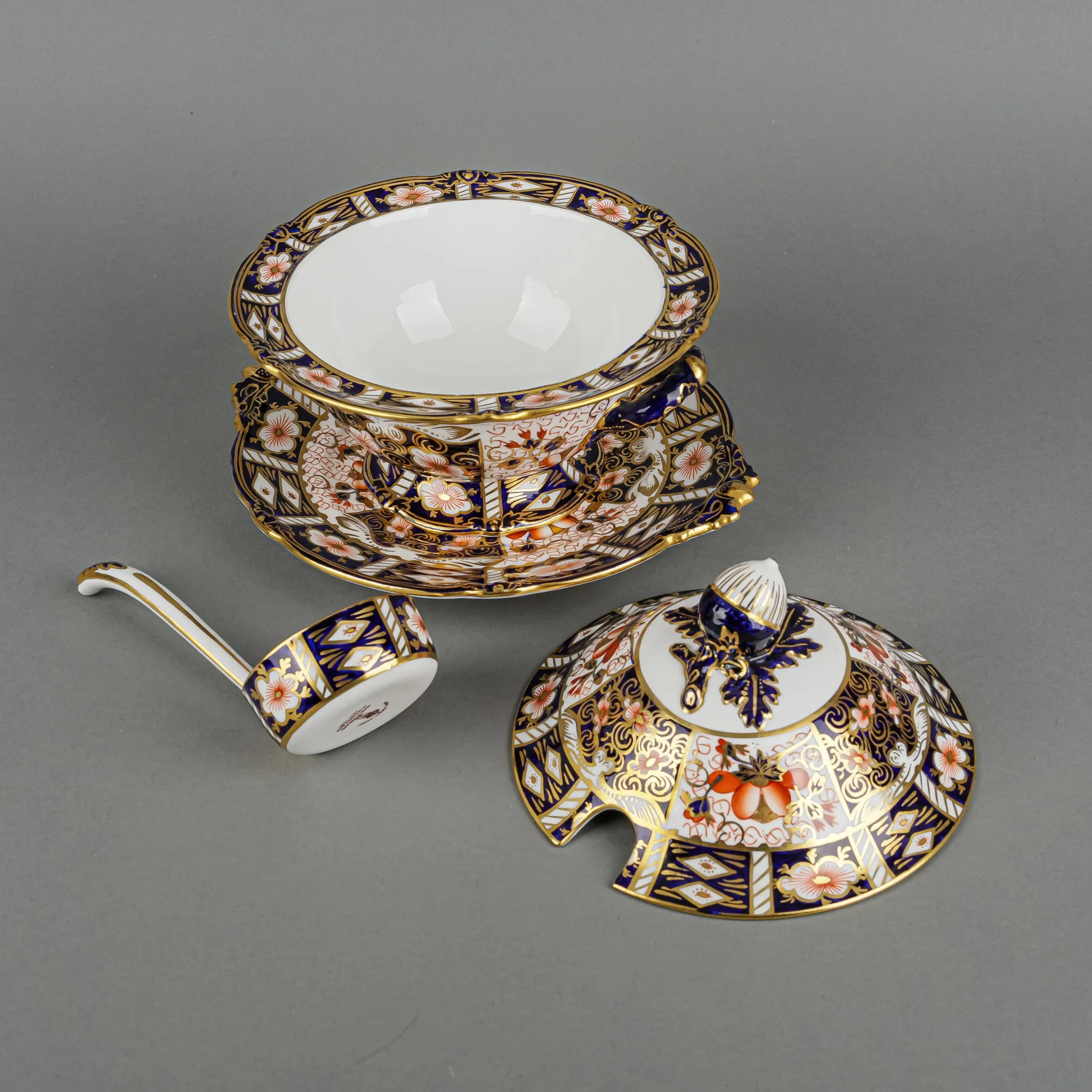 ROYAL CROWN DERBY Traditional Imari 2451  Tureen Set 4pcs