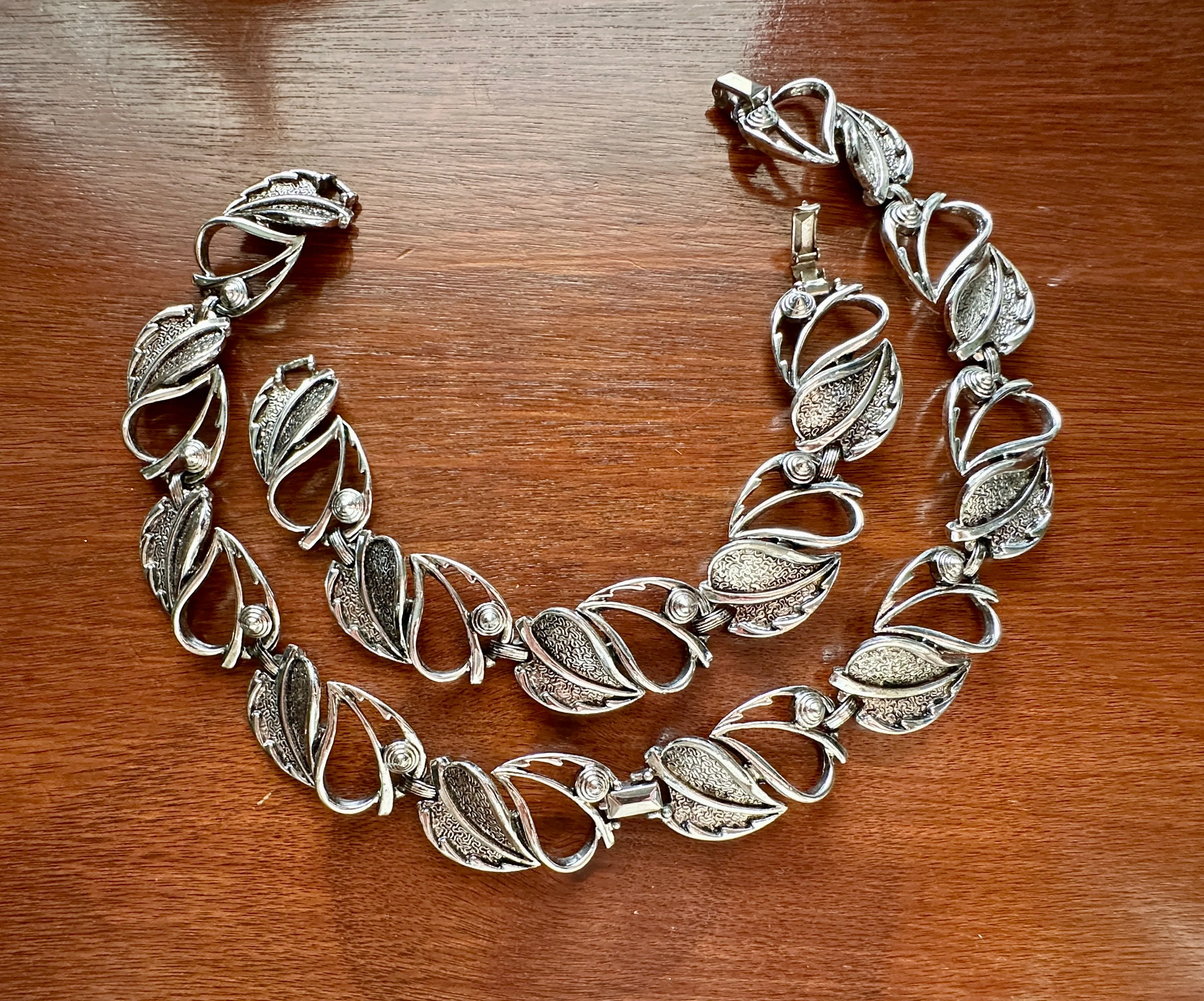 Vintage Sarah Coventry Signed Silver Tone Leaf Forest Necklace Bracelet Set